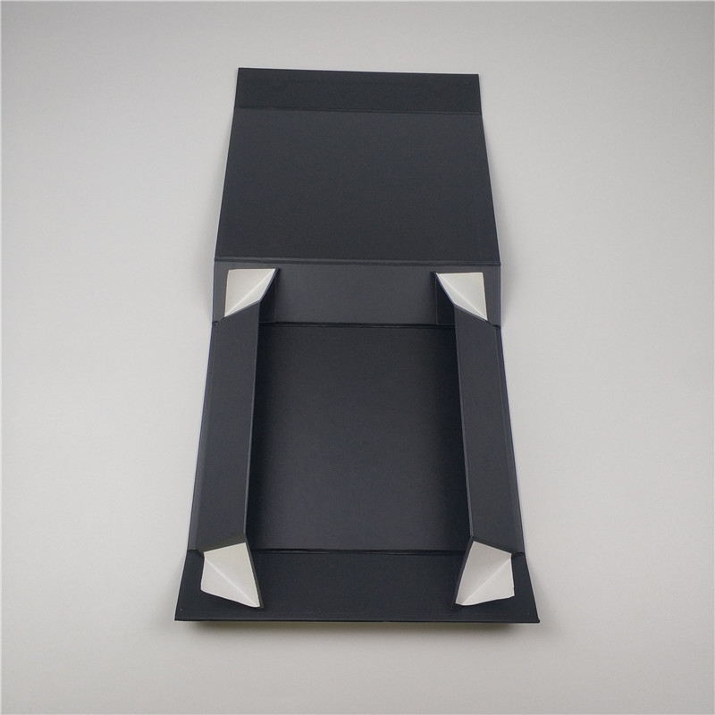Boscaí cairtchláir maighnéadach foldable